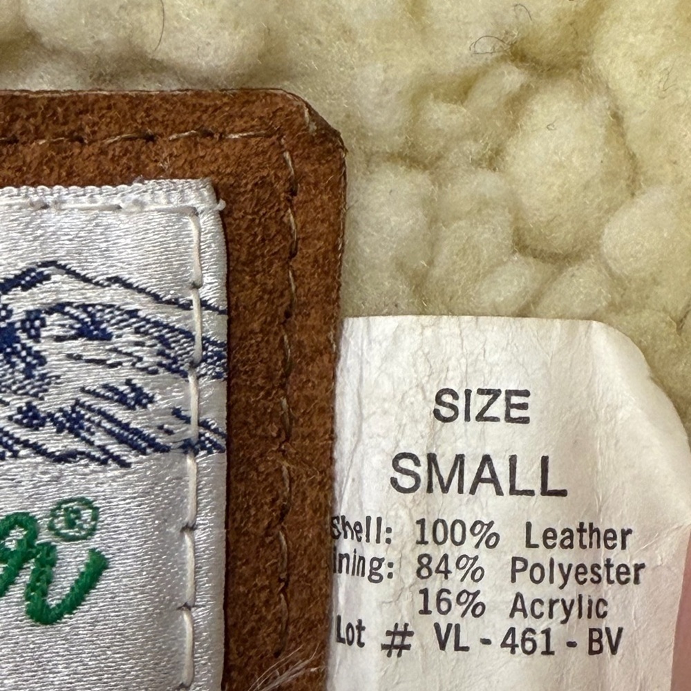 Vintage WRANGLER Western Leather Sherpa Lined Vest
Brown
Size Small - Picture 9 of 10